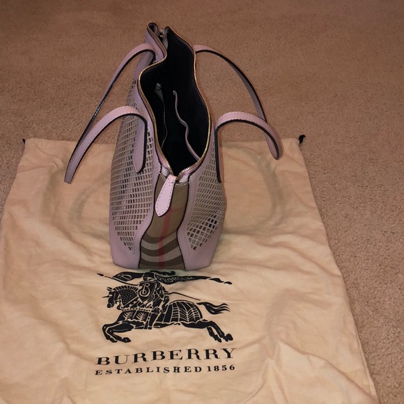 🌸🌼Burberry🌼🌸 house check tote - Picture 3 of 8